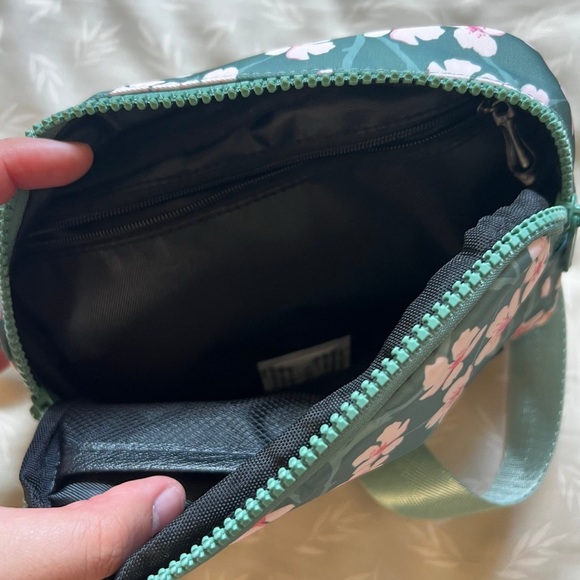 Fighting Eel Hawai’i brand Sage Sakura print side or waist bag - Picture 5 of 8